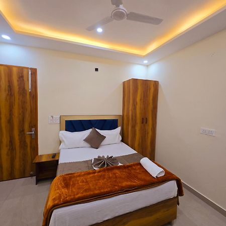 Hotel Blu Plaza Gurgaon Exterior photo