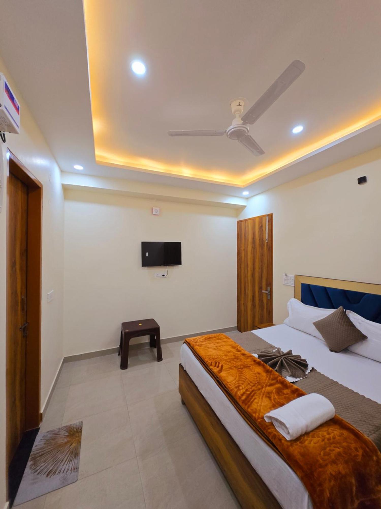 Hotel Blu Plaza Gurgaon Exterior photo