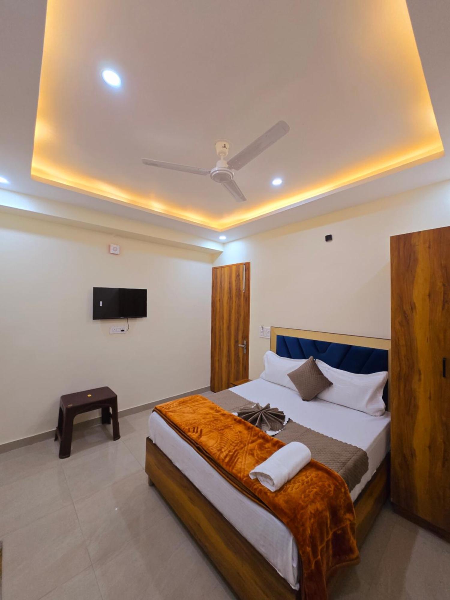 Hotel Blu Plaza Gurgaon Exterior photo