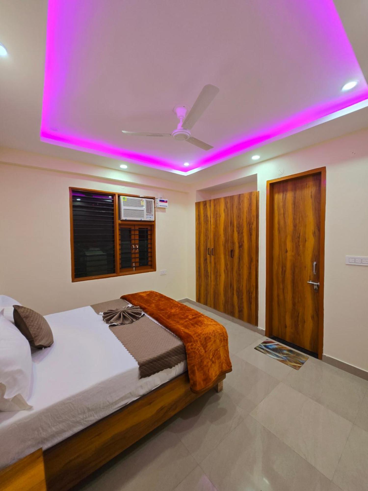 Hotel Blu Plaza Gurgaon Exterior photo